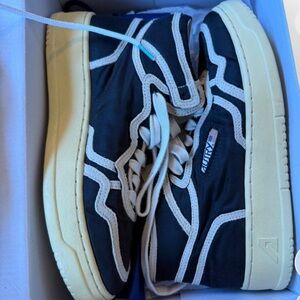 AUTRY 01 MID WOM
Nylon/Suede - Black